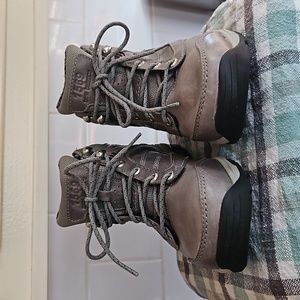 NWOB MEN'S NEW BALANCE BOOTS
